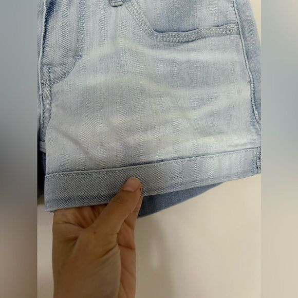 Levi’s Shorty Shorts - Picture 3 of 9